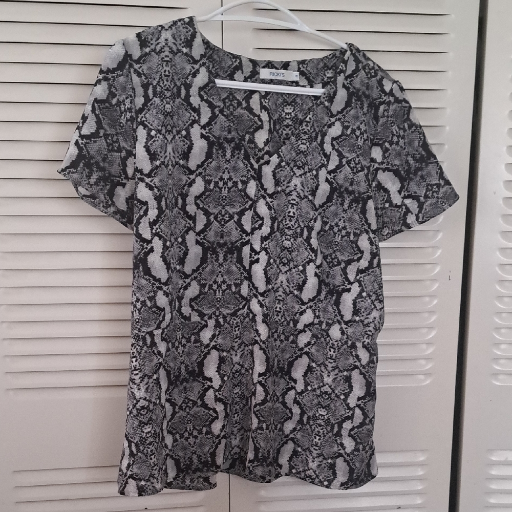 Women's Black and White Snake Print Top